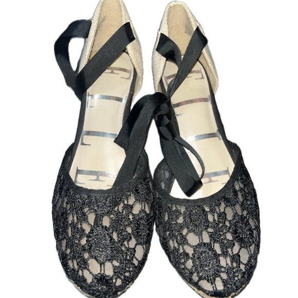 Elle Sz. 8 Ribbon Lace Up Ankle Blk Lace Closed Toe 3.5" Jute Wedge Heel - Picture 1 of 12